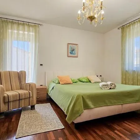 Camilla * Bužinija